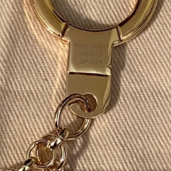 👑✅PRICE FIRM✅AUTHENTIC Louis Vuitton Fleur De Charm Accessory - Picture 9 of 17